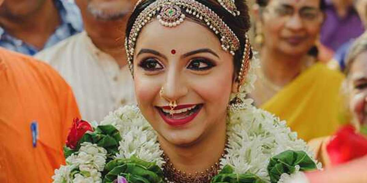 Step into Elegance: Bridal Makeup Services by Mumbai's Best